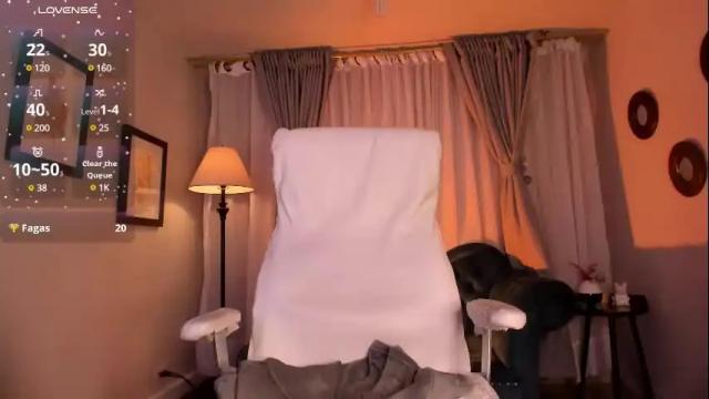 Image 4 of vikypetiteee Stream on Chaturbate on 2 months ago