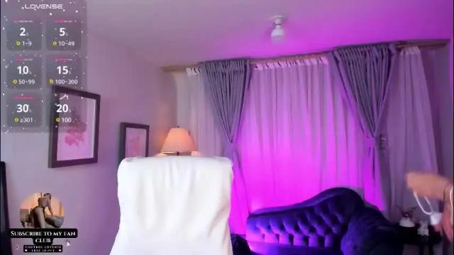 Image 4 of vikypetiteee Stream on Chaturbate on 2 months ago