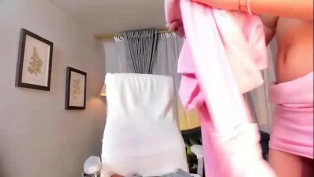 Image 8 of vikypetiteee Stream on Chaturbate on 2 months ago