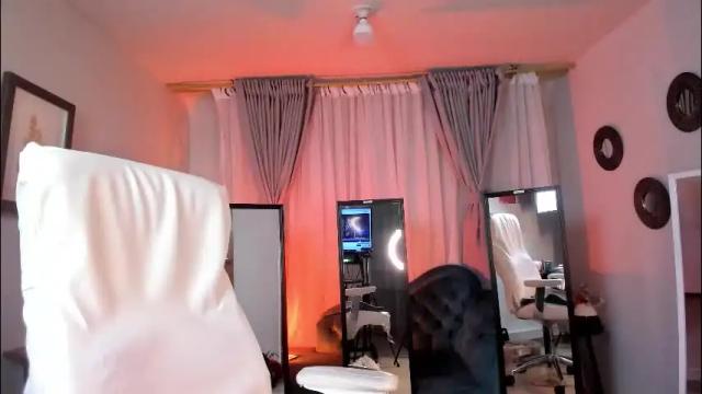 Image 10 of vikypetiteee Stream on Chaturbate on 2 months ago