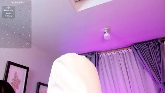 Image 4 of vikypetiteee Stream on Chaturbate on 1 month ago