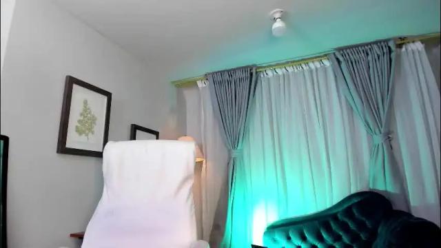 Image 6 of vikypetiteee Stream on Chaturbate on 1 month ago