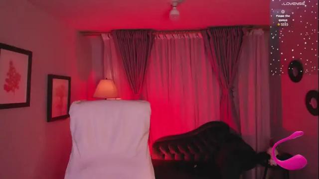 Image 2 of vikypetiteee Stream on Chaturbate on 1 month ago