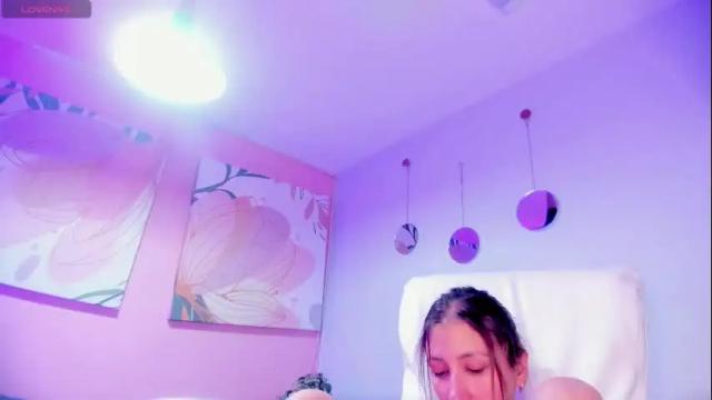 Image 11 of vikypetiteee Stream on Chaturbate on 28 days ago