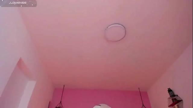 Image 6 of vikypetiteee Stream on Chaturbate on 8 days ago