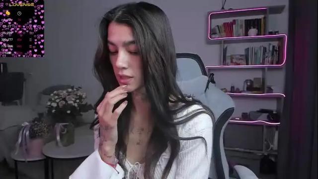 Image 10 of vinkitinkii Stream on Chaturbate on 11 days ago