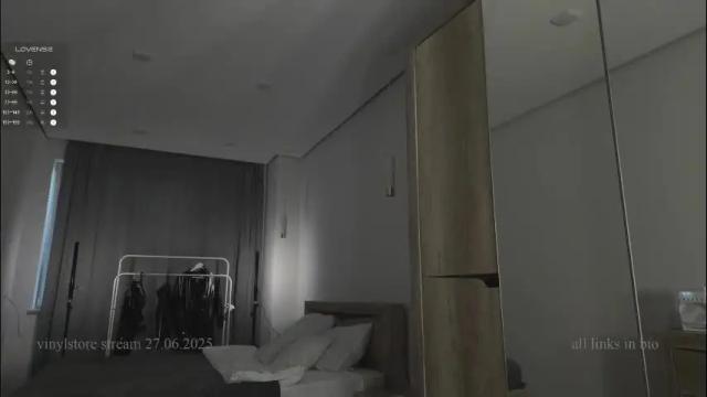 Image 2 of vinylstore Stream on Chaturbate on 29 days ago