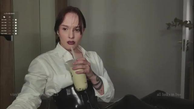 Image 3 of vinylstore Stream on Chaturbate on 21 days ago