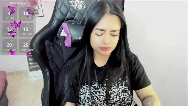 Image 2 of vio_let_ Stream on Chaturbate on 2 months ago