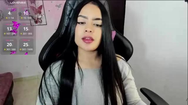 Image 2 of vio_let_ Stream on Chaturbate on 2 months ago