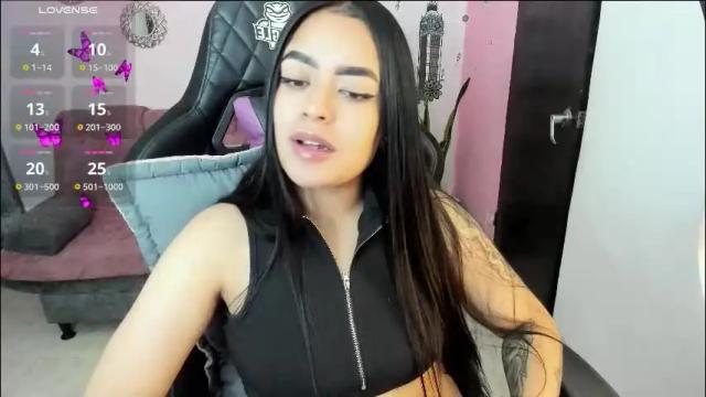 Image 2 of vio_let_ Stream on Chaturbate on 1 month ago