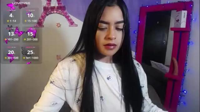 Image 2 of vio_let_ Stream on Chaturbate on 11 days ago