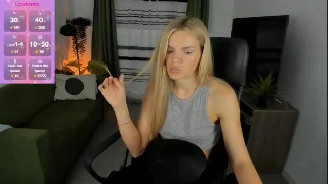 Image 7 of violawise Stream on Chaturbate on 1 month ago