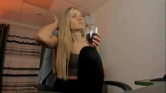 Image 11 of violawise Stream on Chaturbate on 1 month ago