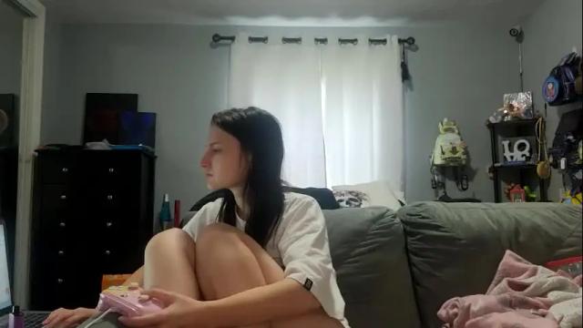 Image 2 of violet18kitty Stream on Chaturbate on 18 months ago
