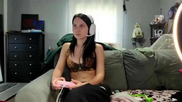 Image 10 of violet18kitty Stream on Chaturbate on 17 months ago