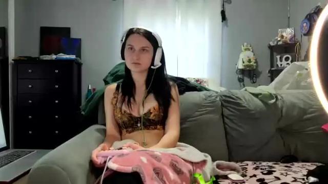 Image 2 of violet18kitty Stream on Chaturbate on 17 months ago
