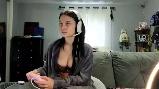 Image 6 of violet18kitty Stream on Chaturbate on 22 months ago