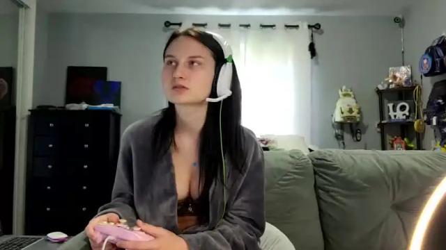 Image 8 of violet18kitty Stream on Chaturbate on 22 months ago