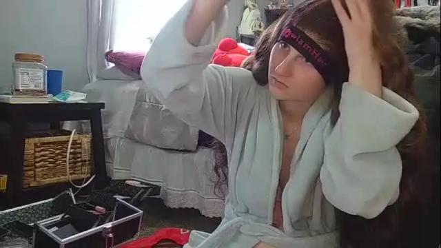 Image 8 of violet18kitty Stream on Chaturbate on 2 months ago