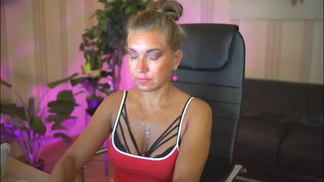 Image 12 of violet_adler Stream on Chaturbate on 2 months ago