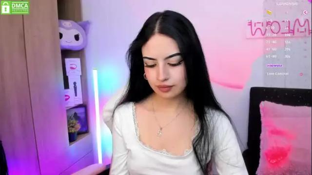 Image 4 of violet_catt Stream on Chaturbate on 1 month ago