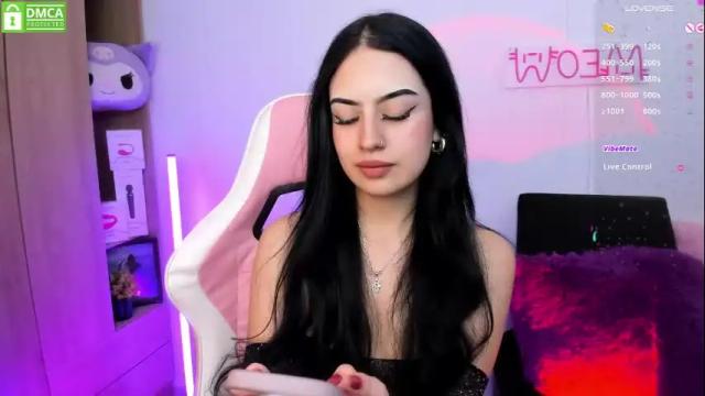 Image 4 of violet_catt Stream on Chaturbate on 1 month ago