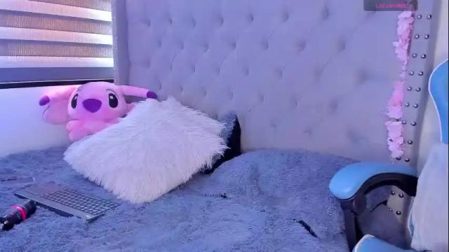 Image 7 of violet_rost Stream on Chaturbate on 13 days ago