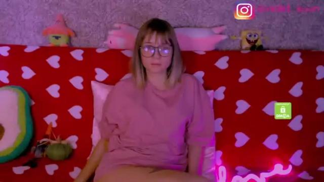 Image 11 of violet_suun Stream on Chaturbate on 18 months ago