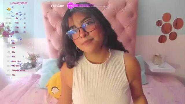 Image 4 of violet_xo_ Stream on Chaturbate on 17 months ago