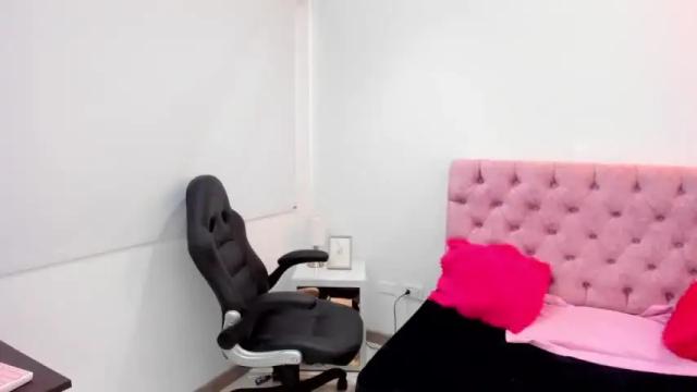 Image 11 of violeta_contreras Stream on Chaturbate on 19 months ago