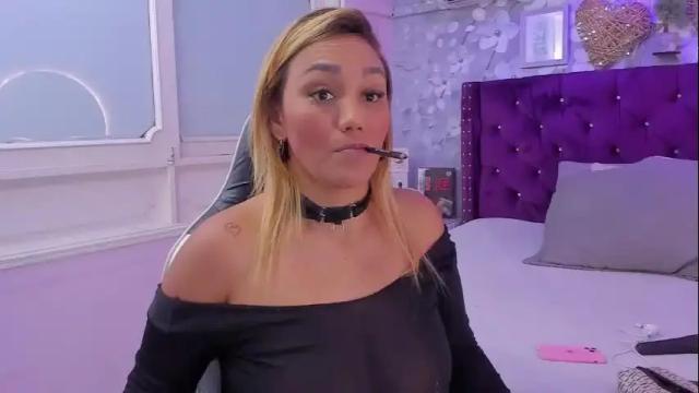 Image 2 of violeta_medina Stream on Chaturbate on 1 month ago