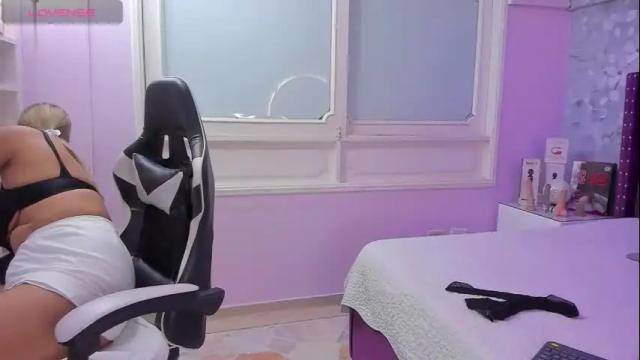 Image 11 of violeta_medina Stream on Chaturbate on 18 days ago