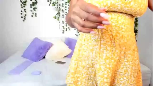 Image 10 of violeta_milleer Stream on Chaturbate on 1 month ago