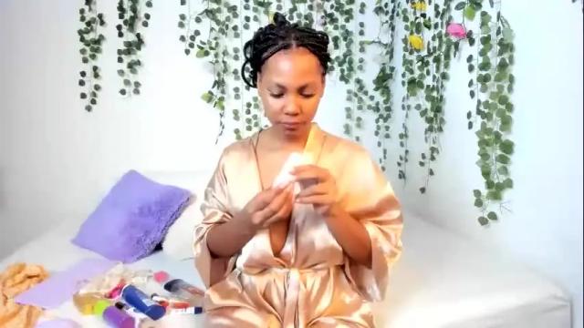 Image 4 of violeta_milleer Stream on Chaturbate on 1 month ago