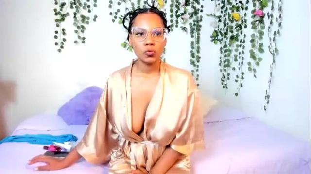 Image 10 of violeta_milleer Stream on Chaturbate on 1 month ago