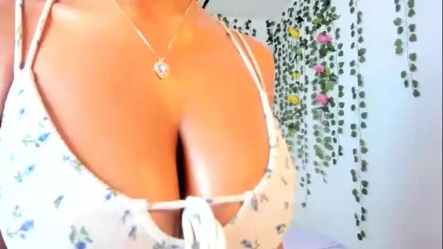 Image 4 of violeta_milleer Stream on Chaturbate on 1 month ago