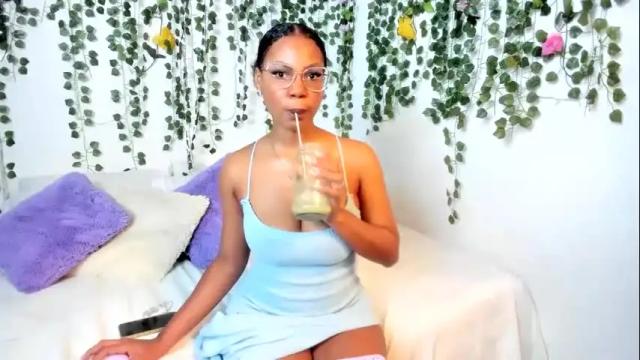 Image 12 of violeta_milleer Stream on Chaturbate on 22 days ago