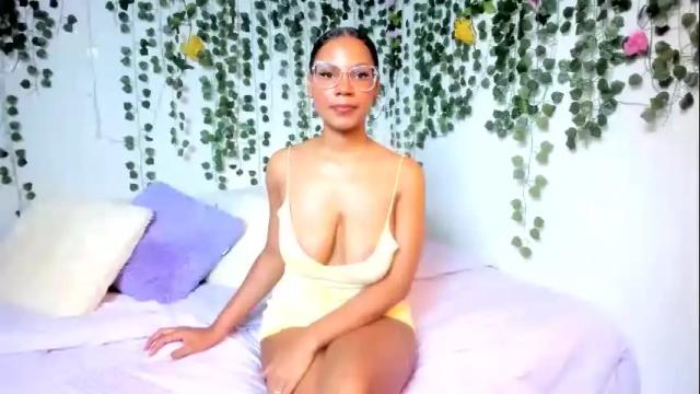 Image 11 of violeta_milleer Stream on Chaturbate on 14 days ago