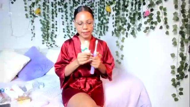 Image 7 of violeta_milleer Stream on Chaturbate on 12 days ago