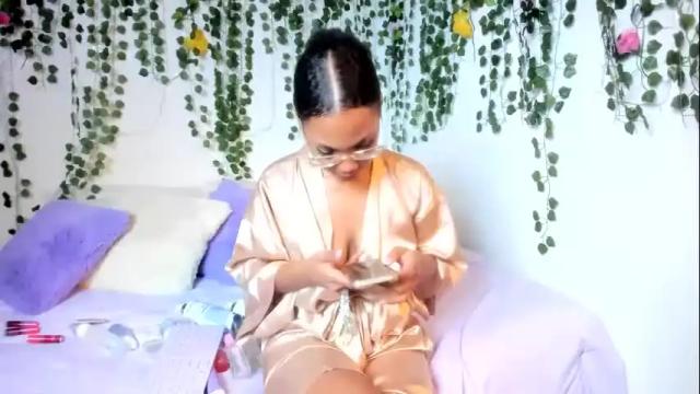 Image 6 of violeta_milleer Stream on Chaturbate on 11 days ago