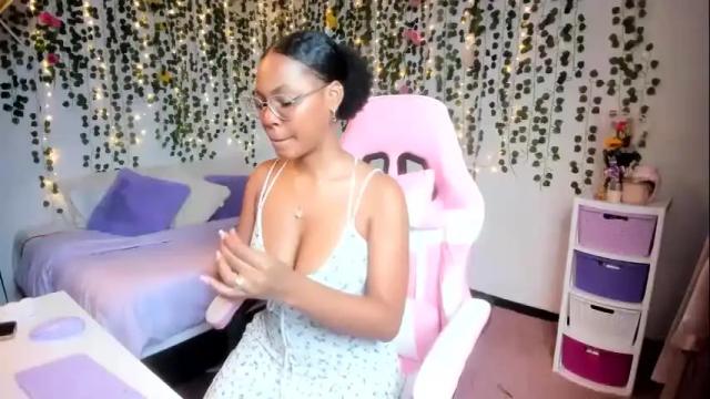 Image 8 of violeta_milleer Stream on Chaturbate on 3 days ago