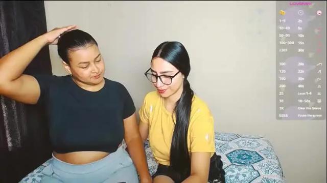 Image 2 of violeta_rouses Stream on Chaturbate on 26 days ago