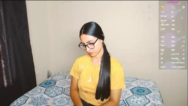 Image 4 of violeta_rouses Stream on Chaturbate on 26 days ago