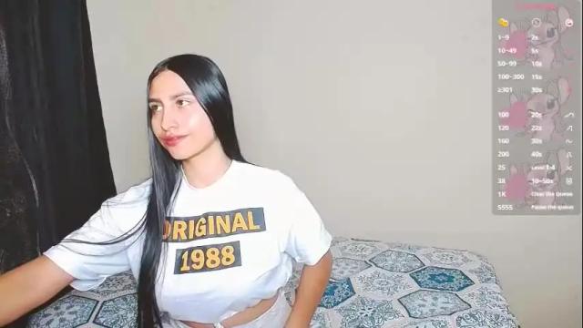 Image 2 of violeta_rouses Stream on Chaturbate on 16 days ago