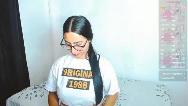 Image 3 of violeta_rouses Stream on Chaturbate on 1 month ago