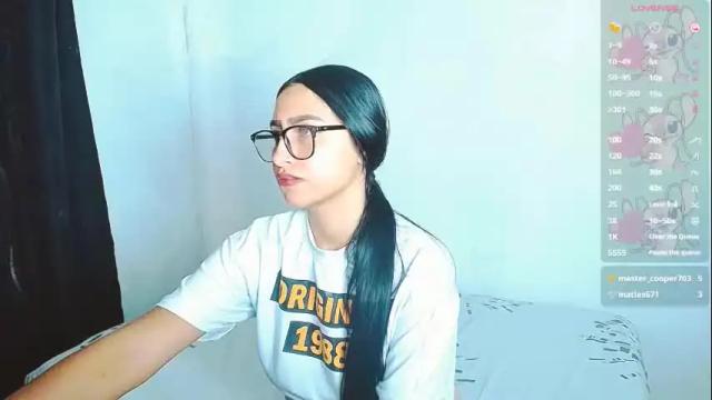 Image 6 of violeta_rouses Stream on Chaturbate on 1 month ago