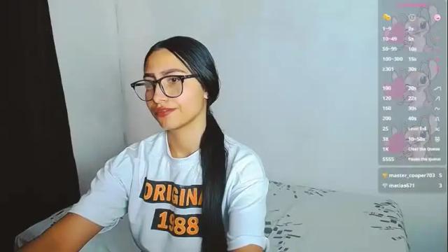 Image 8 of violeta_rouses Stream on Chaturbate on 1 month ago