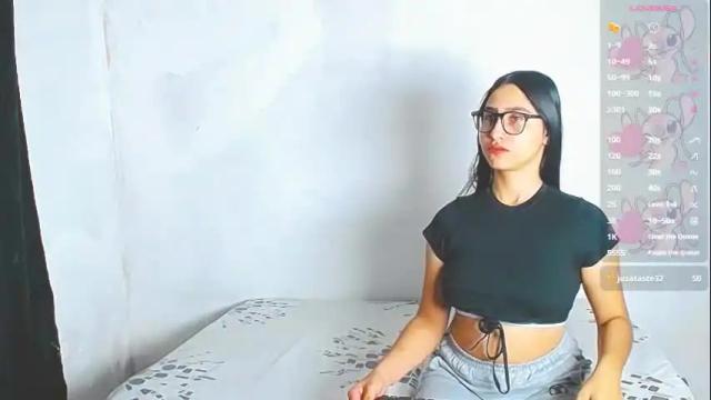 Image 3 of violeta_rouses Stream on Chaturbate on 1 month ago