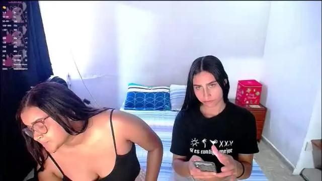 Image 2 of violeta_rouses Stream on Chaturbate on 2 months ago